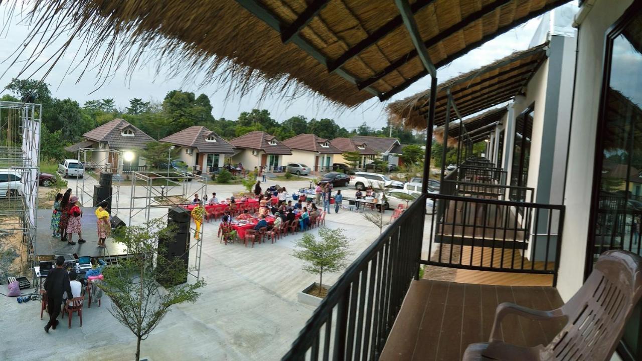 Suwi Coco Ville Resort Ubon Ratchathani Buitenkant foto