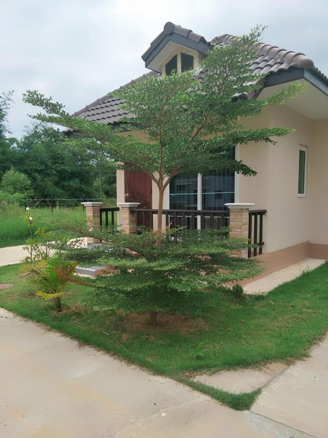 Suwi Coco Ville Resort Ubon Ratchathani Buitenkant foto