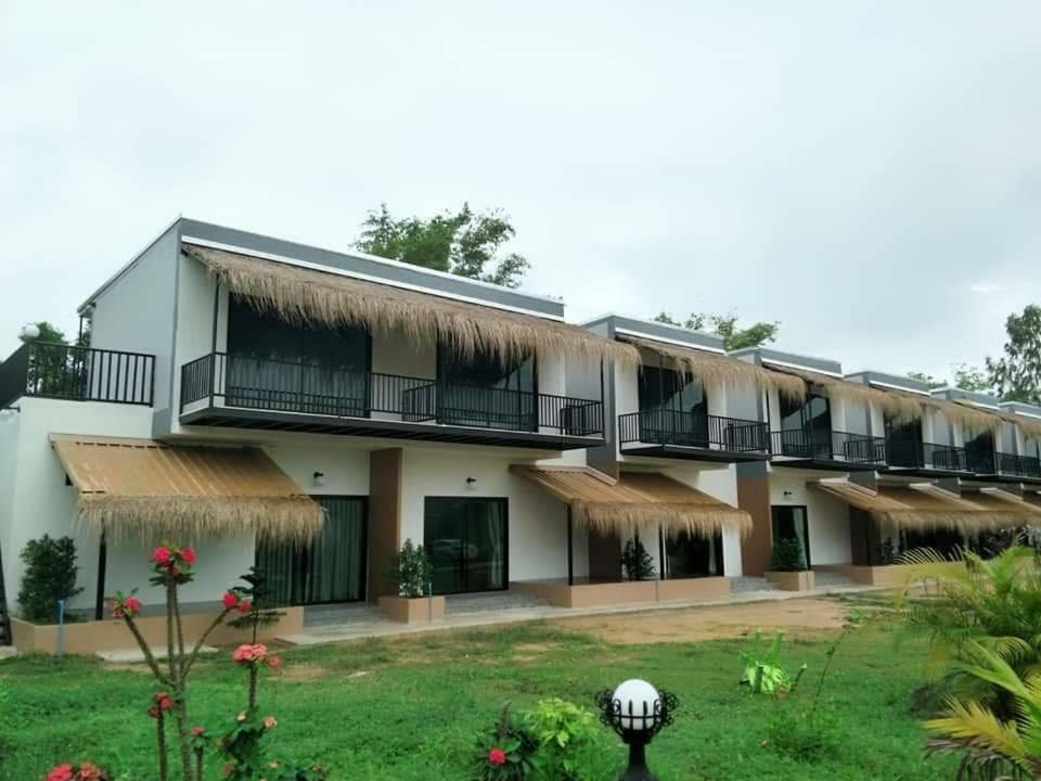 Suwi Coco Ville Resort Ubon Ratchathani Buitenkant foto