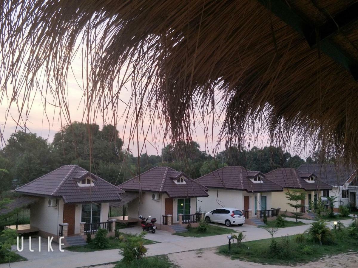 Suwi Coco Ville Resort Ubon Ratchathani Buitenkant foto